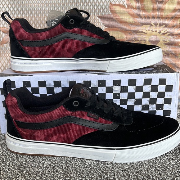 Vans Shoes - Vans WMNS Kyle Walker
Corduroy Tie-Dye/Black/White 
VN0A5JIEX4C
Sneakers